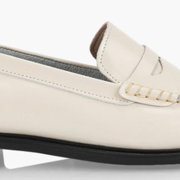 Almost new B2 Browns Ivory Bishop Loafer Size 7 - Picture 3 of 8